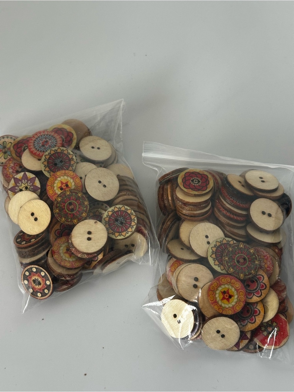 200Pcs Wooden Famcy Decorative Buttons 2 Pack - Multicolor Floral Designs Home - Picture 6 of 7